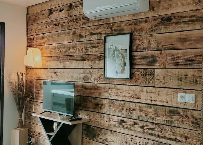 Nidamour La Colombe Romantique Avec Privatif Interieur Castels-et-bezenac Дом отдыха Bezenac