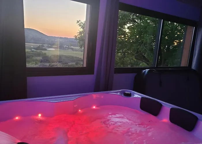 Nidamour La Colombe Romantique Avec Privatif Interieur Castels-et-bezenac Дом отдыха Bezenac